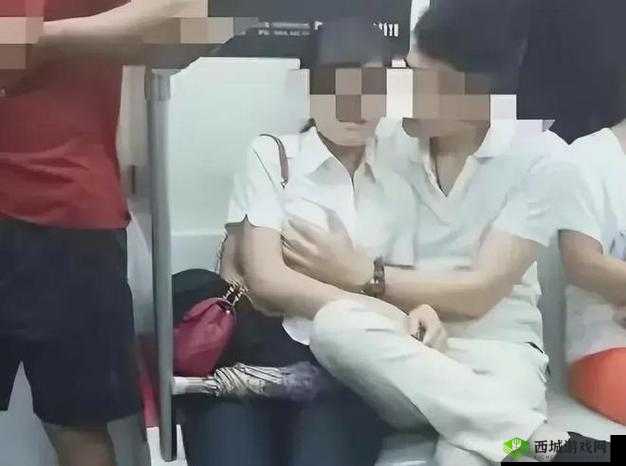 公园内当众亲热，是低俗还是真爱？
